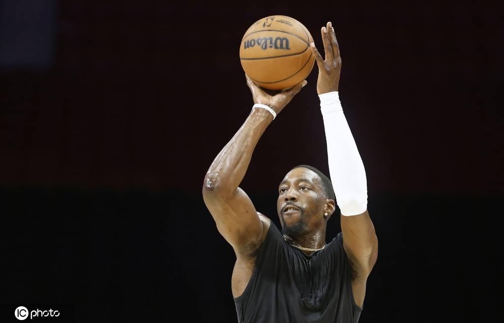 太炸裂了！阿德巴约单节16中10狂砍31分